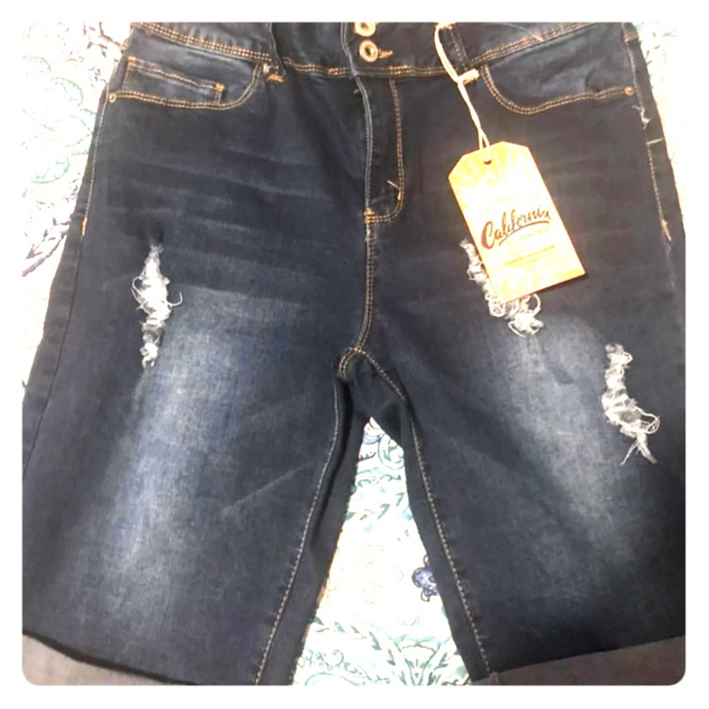 Distressed Bermuda shorts